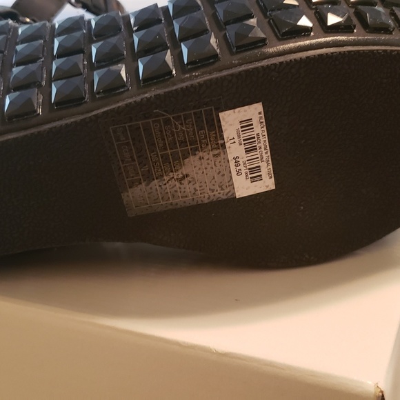 Sandals - Picture 3 of 4